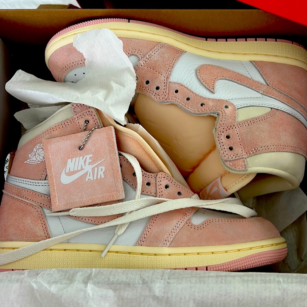 Nike women’s Air Jordan 1 retro HI OG.